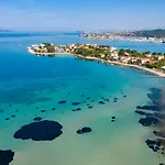 Aparthotel Marina-bay-resort - With Pool - First Line To The Sea 4*