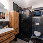 Aparthotel Marina-bay-resort - With Pool - First Line To The Sea
