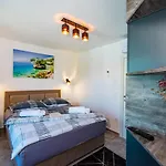 Marina-bay-resort - With Pool - First Line To The Sea