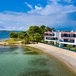 アパートホテル Marina-bay-resort - With Pool - First Line To The Sea Sukošan