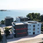 アパートホテル Marina-bay-resort - With Pool - First Line To The Sea