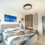 アパートホテル Marina-bay-resort - With Pool - First Line To The Sea Sukošan