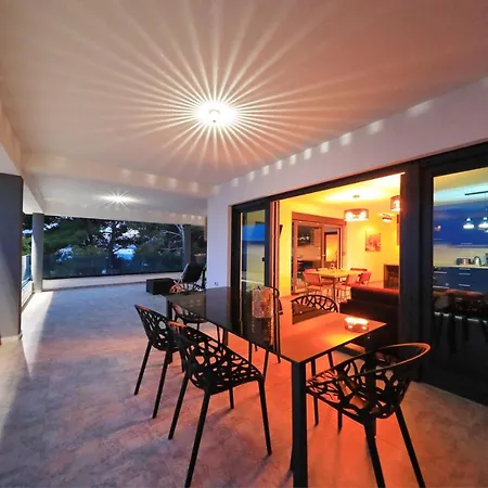 Marina-bay-resort - With Pool - First Line To The Sea מלון דירות 4*