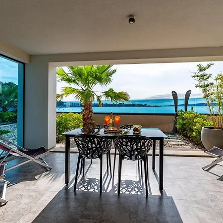 Marina-bay-resort - With Pool - First Line To The Sea アパートホテル Sukošan