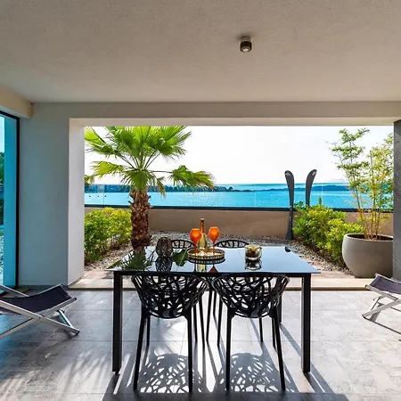 Marina-bay-resort - With Pool - First Line To The Sea מלון דירות Sukošan