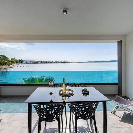 מלון דירות Marina-bay-resort - With Pool - First Line To The Sea 4*