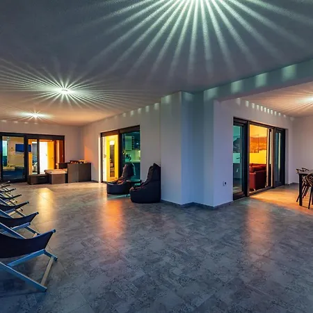 Marina-bay-resort - With Pool - First Line To The Sea アパートホテル Sukošan