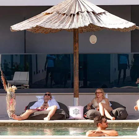 Marina-bay-resort - With Pool - First Line To The Sea מלון דירות