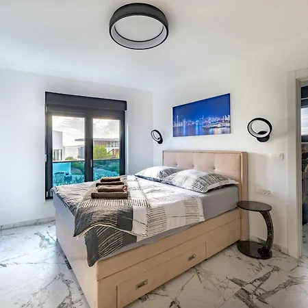 Marina-bay-resort - With Pool - First Line To The Sea