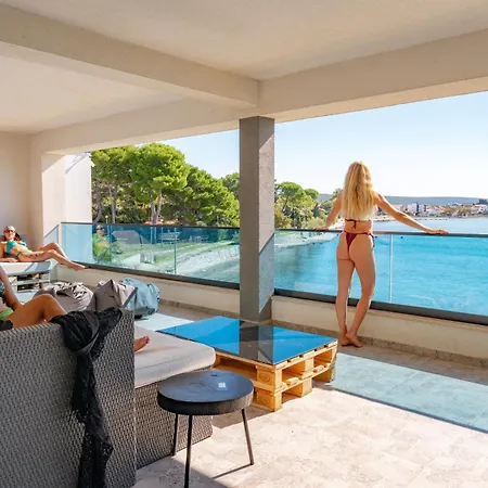 Marina-bay-resort - With Pool - First Line To The Sea מלון דירות Sukošan