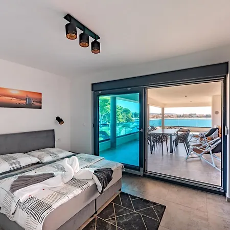 Marina-bay-resort - With Pool - First Line To The Sea Hotel apartamentowy 4*