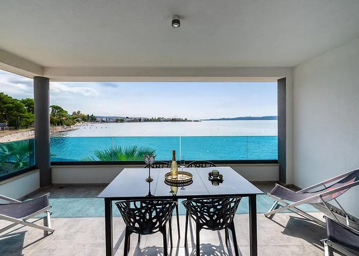 Hotel apartamentowy Marina-bay-resort - With Pool - First Line To The Sea 4*