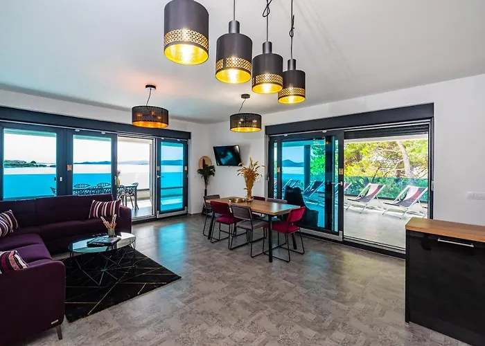 Marina-bay-resort アパートホテル Sukošan