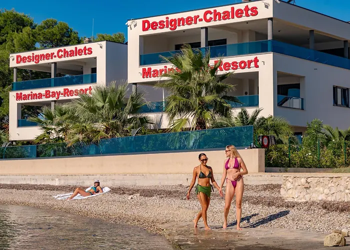 Hotel apartamentowy Marina-bay-resort - With Pool - First Line To The Sea 4*