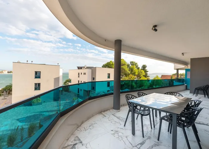 アパートホテル Marina-bay-resort Sukošan