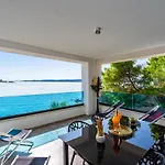 Marina-bay-resort - With Pool - First Line To The Sea Appart hôtel