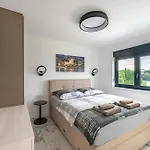 Marina-bay-resort - With Pool - First Line To The Sea 4*